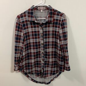 Ooma & Maud Women’s Flannel shirt. Size Medium, high low, very good condition